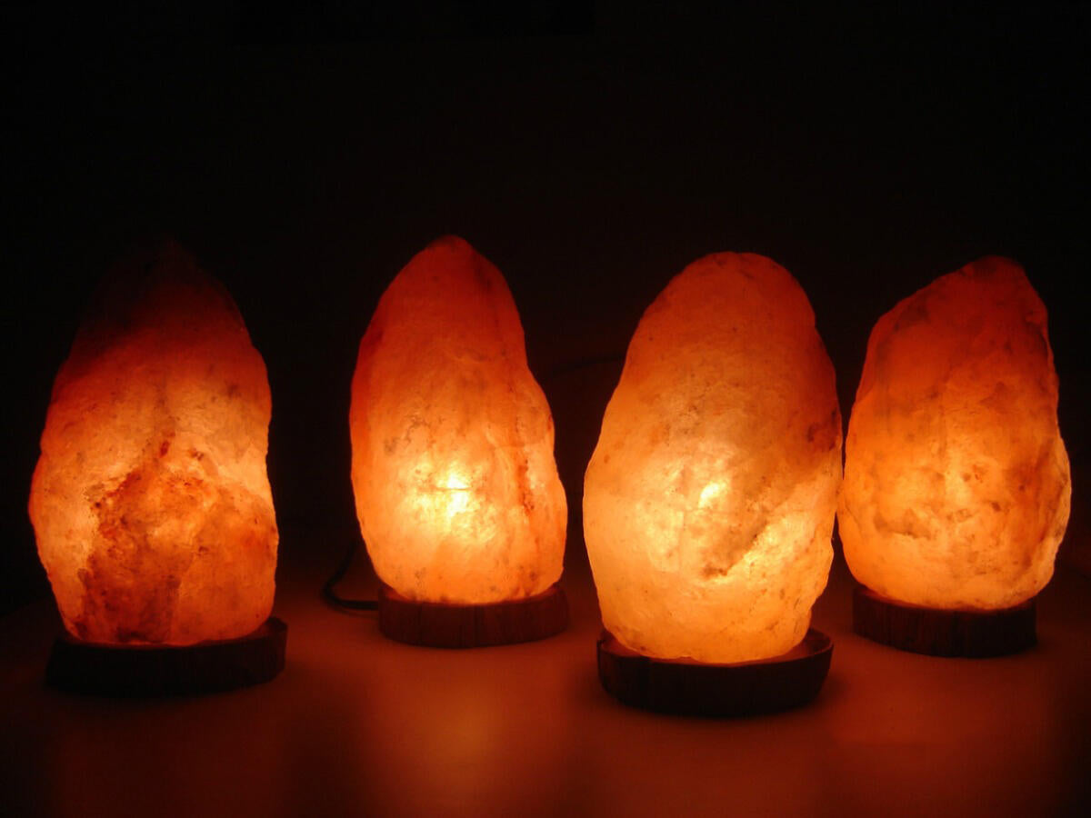 Lámpara de Sal del Himalaya con Base de Madera - AJEVO